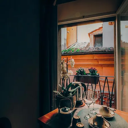 Pantheon Eleven Apartment